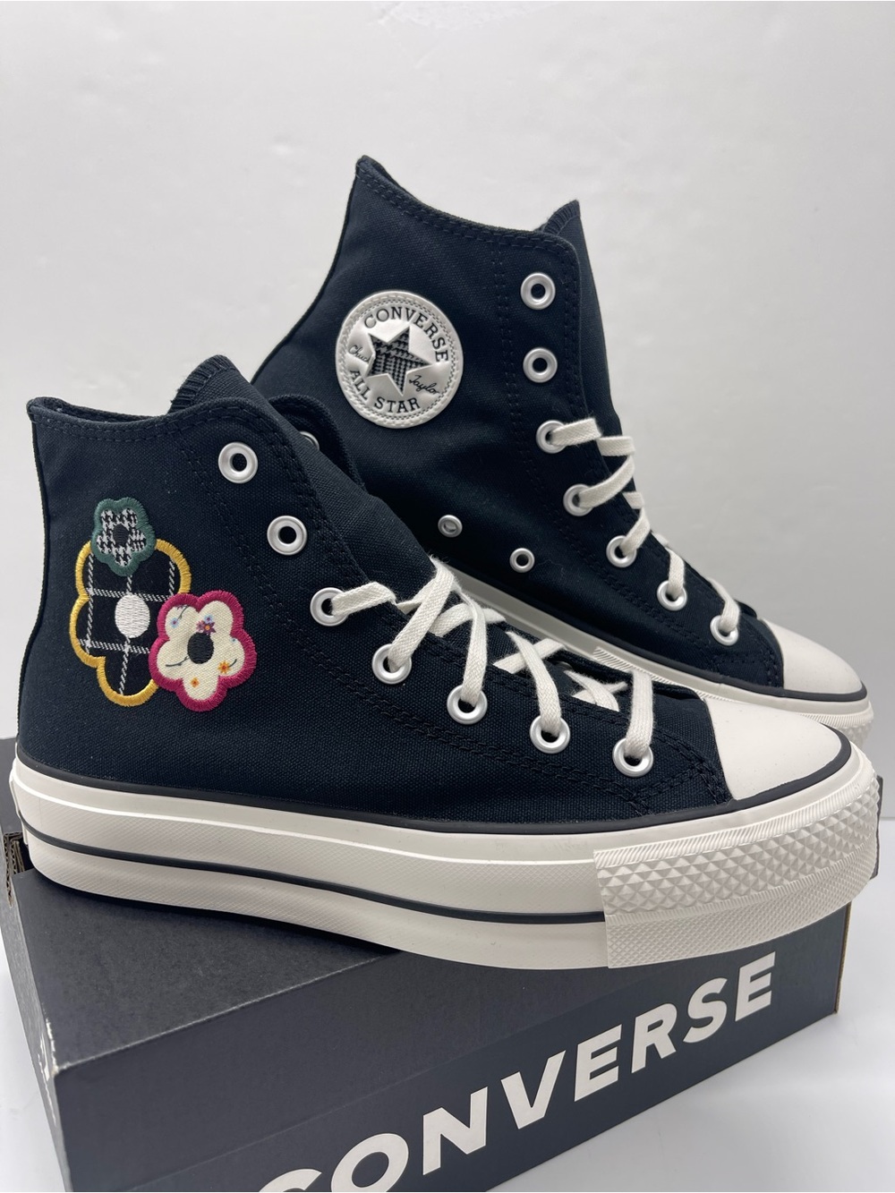 Converse A15534F
CTAS LIFT HI
BLACK/WHITE/SUNNY ANGLE Platform Sneakers - Picture 7 of 16